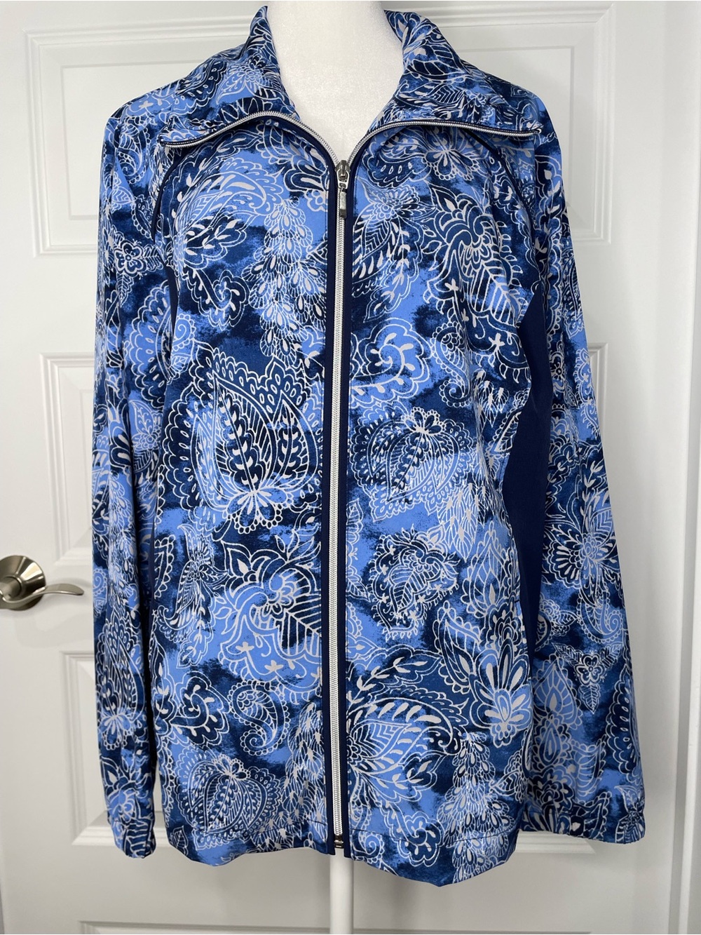 Zenergy Chico Blue Paisley Lightweight Zip-Up Jacket Size 12 (Chico 2)